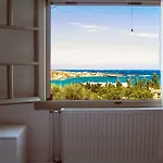 Nesaea Seafront House *