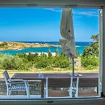 Nesaea Seafront House * 帕拉斯波罗斯