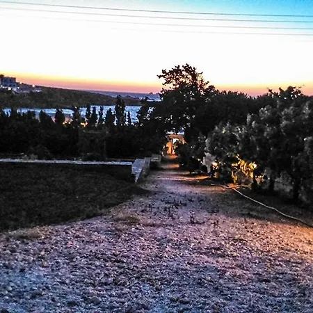 Nesaea Seafront House * 帕拉斯波罗斯