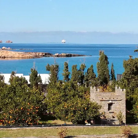 Nesaea Seafront House *