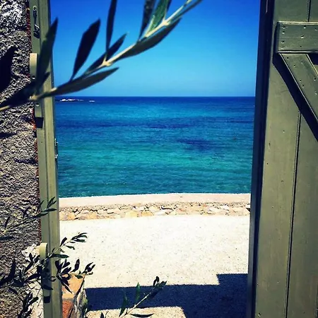 Nesaea Seafront House