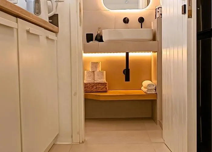 Nesaea Seafront House بيت للعطل