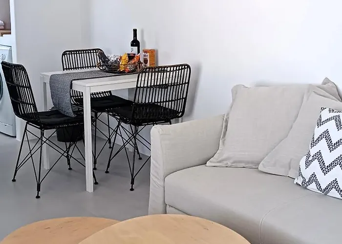 بيت للعطل Nesaea Seafront House *