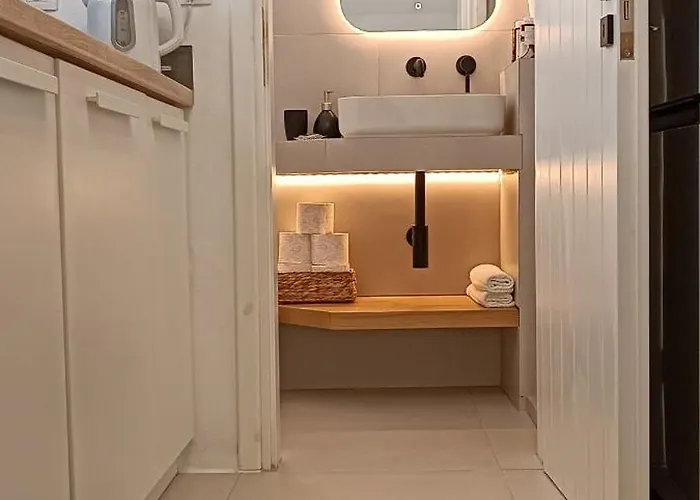 Nesaea Seafront House بيت للعطل