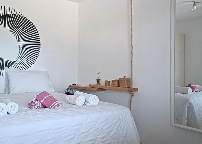 بيت للعطل Nesaea Seafront House