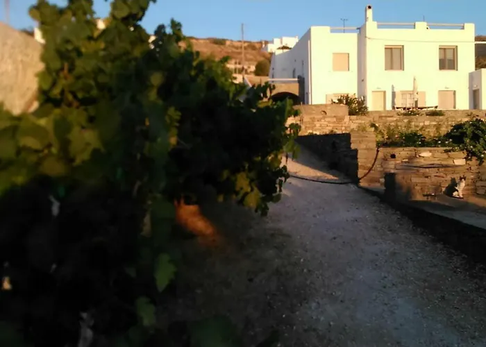 Nesaea Seafront House Parasporos