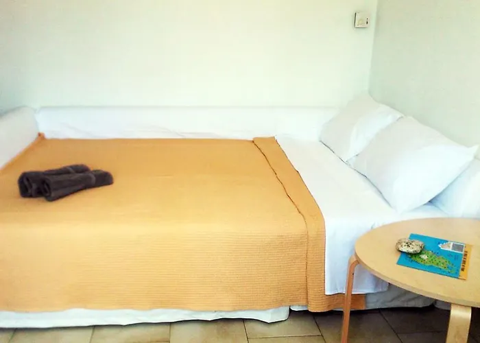 بيت للعطل Nesaea Seafront House