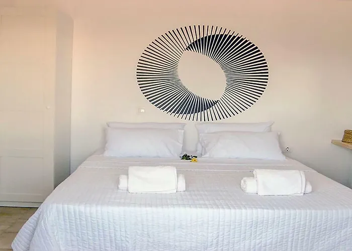 Nesaea Seafront House Parasporos