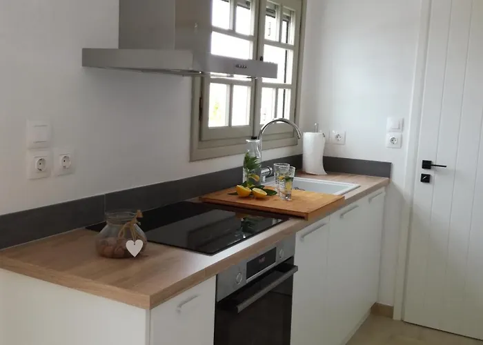 بيت للعطل Nesaea Seafront House